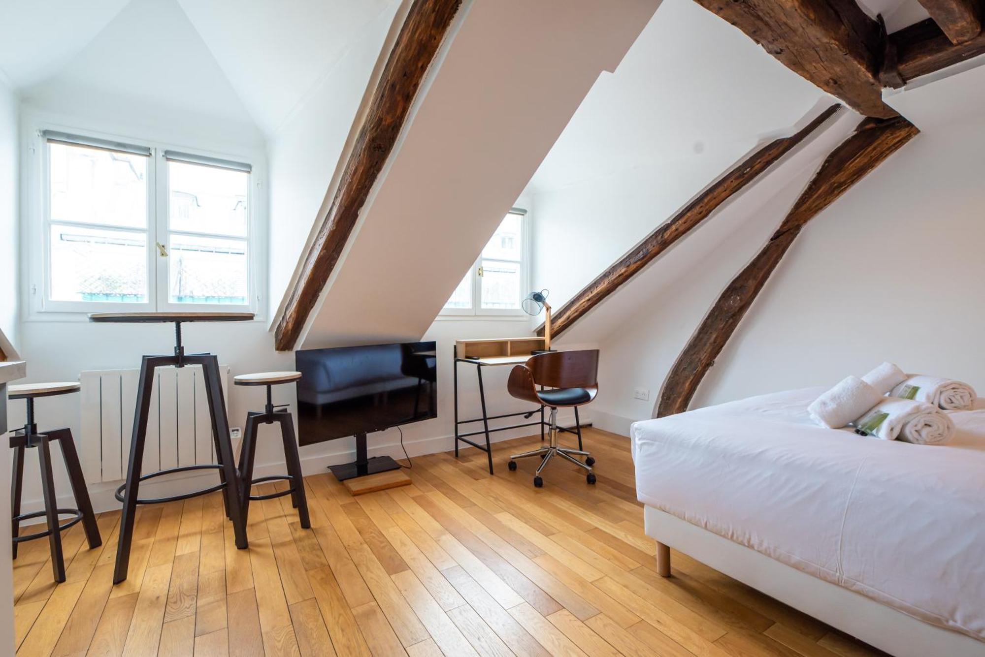 Rooftops Of L Opera - Madeleine Apartment Paris